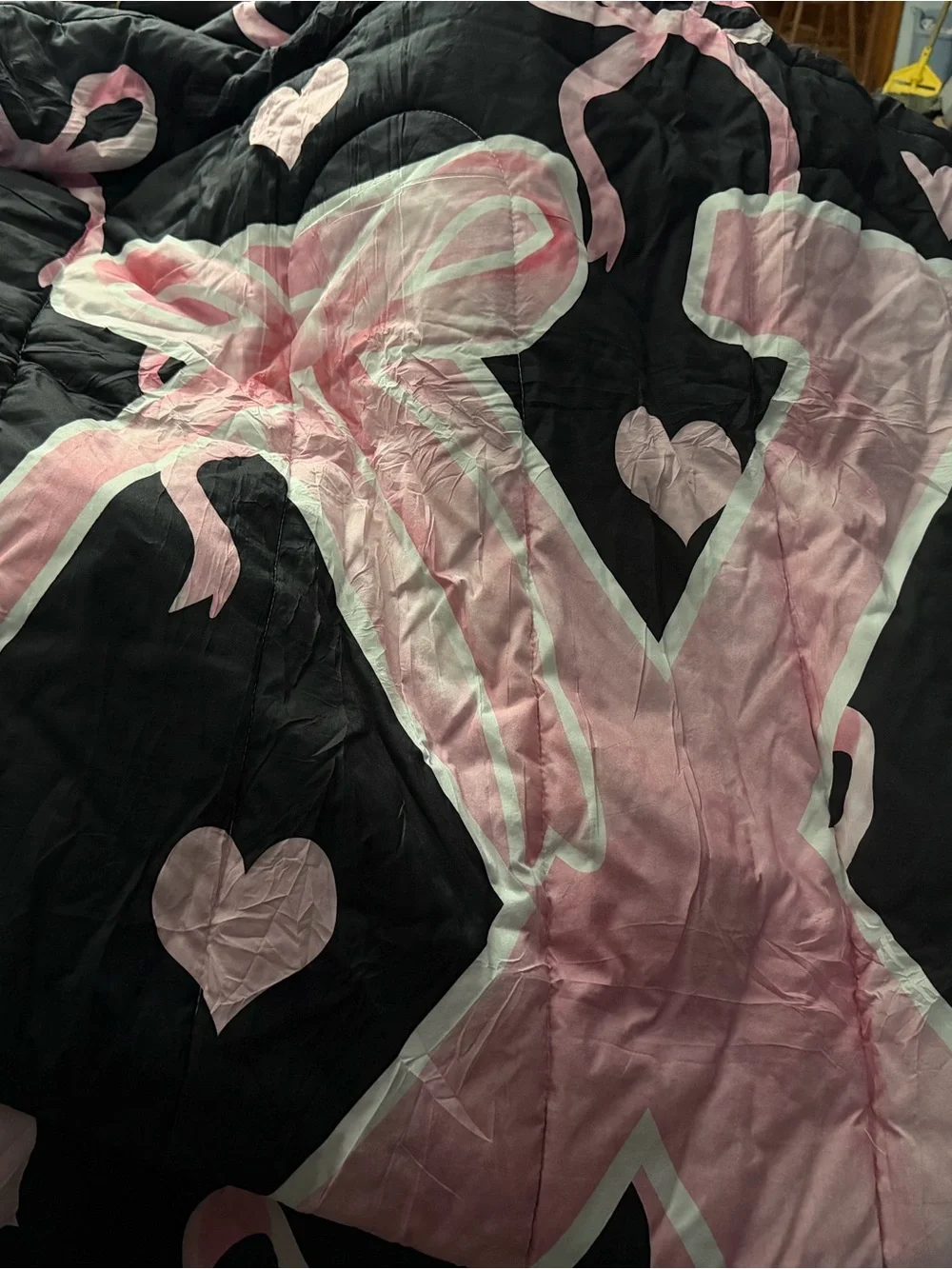 Black & Pink Heart Bow Comforter with sheet set and pillow cases.  Full size bed
